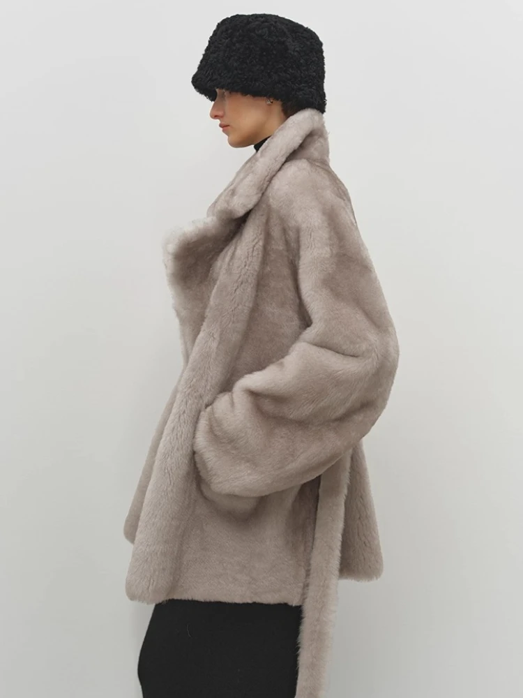 الراقية الفاخرة ميرينو الأغنام الفراء شيرلينغ الستر للنساء بسيطة رقيق شتاء دافئ جلد طبيعي معطف الفرو الحقيقي مع حزام