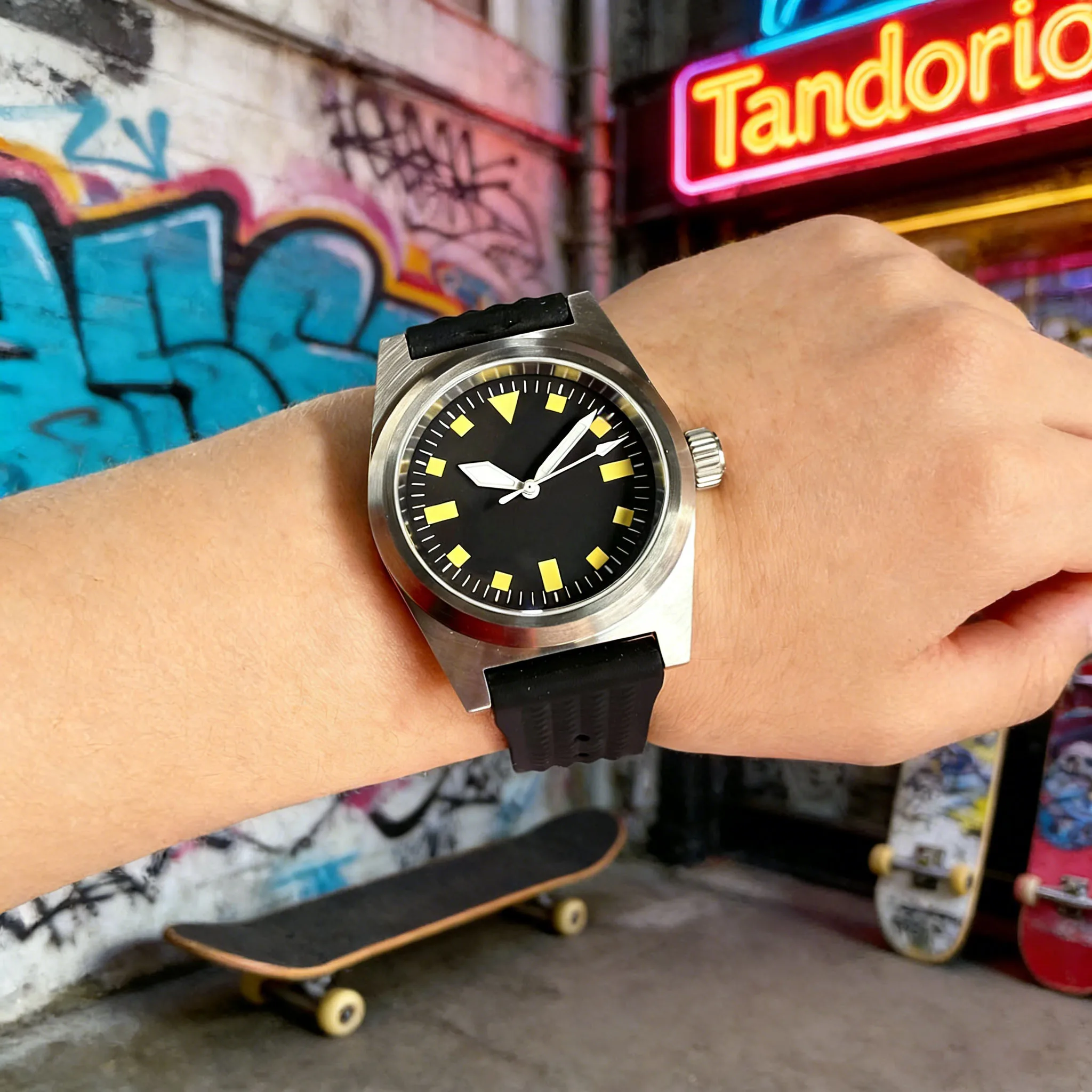 

Classic 38mm Tandorio Black Dial Luminous Sapphire Glass NH35A Automatic Movement Men's Watch 20ATM Diver Black Rubber Strap