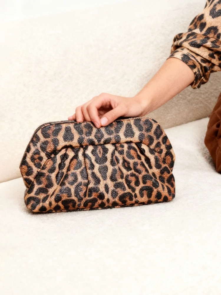 

2026 Spring New Leopard PU Handbags Women's Vintage Makeup Bag European and American Fashion Wedding Wedding Party Clutch Purses