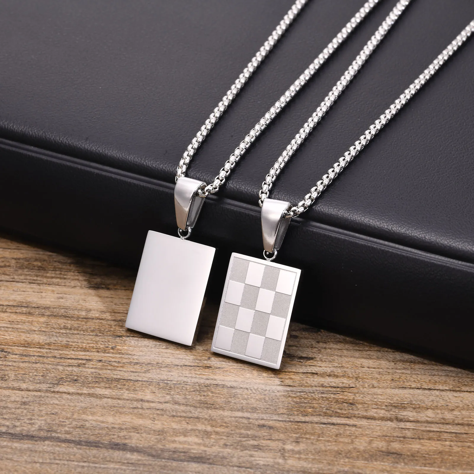 Mprainbow Herren-Halskette mit quadratischem Schachbrettmuster, wasserdichter Edelstahl, kariert, geometrischer Anhänger, Kragen, Geburtstagsgeschenk, Schmuck – Detail 7