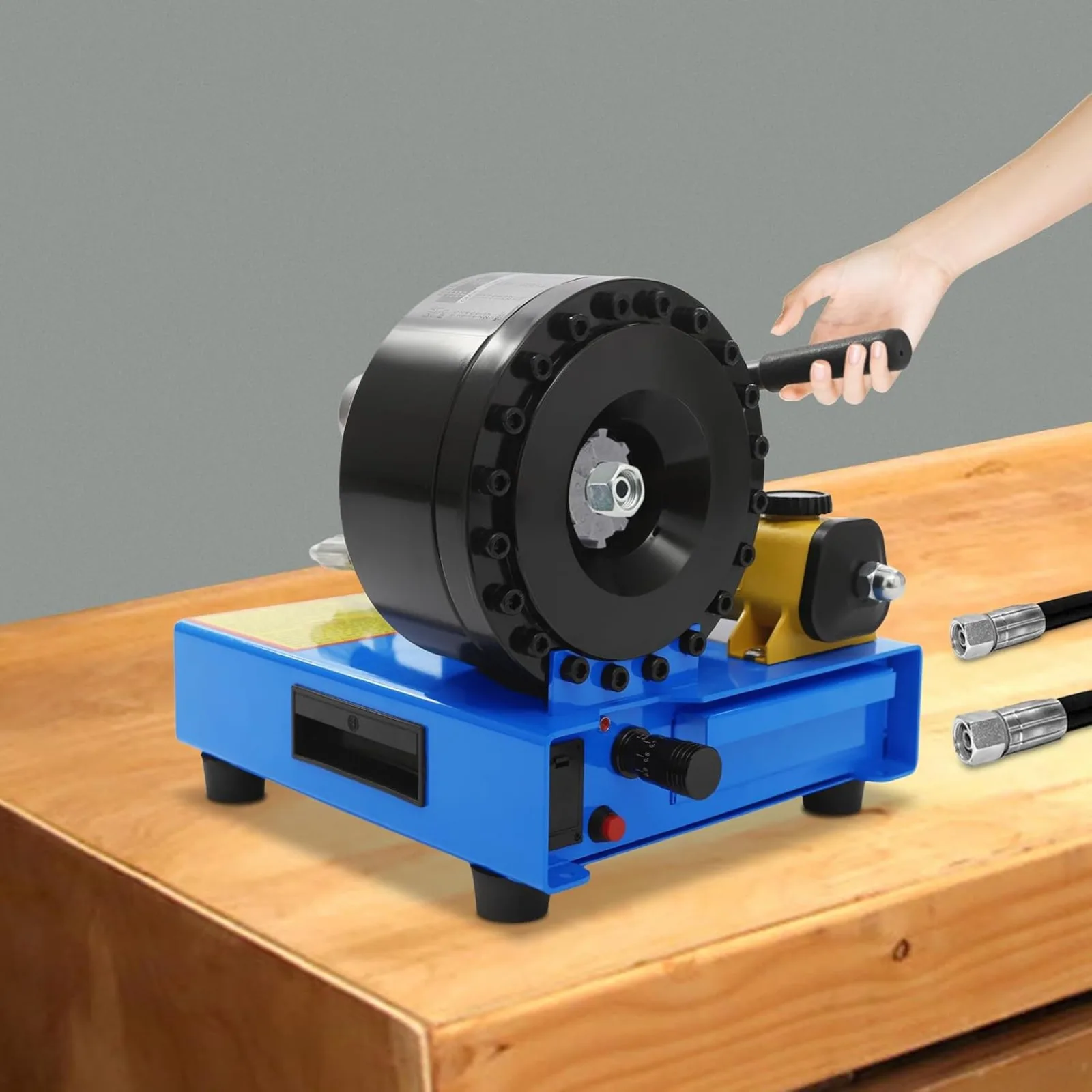 

Hydraulic Hose Crimper with 8 Sets of Dies (10-31mm), 0.01mm Accuracy, Handheld Hose Crimping Machine