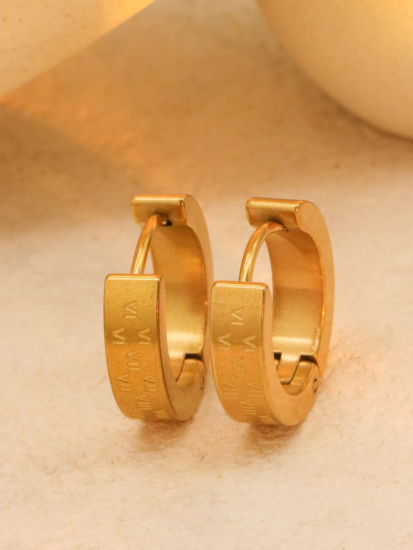 1pair/2pcs Fashionable And Trendy Gold Color Stainless Steel With Roman Numerals For Men And Women Simple Earring Care Wholesale