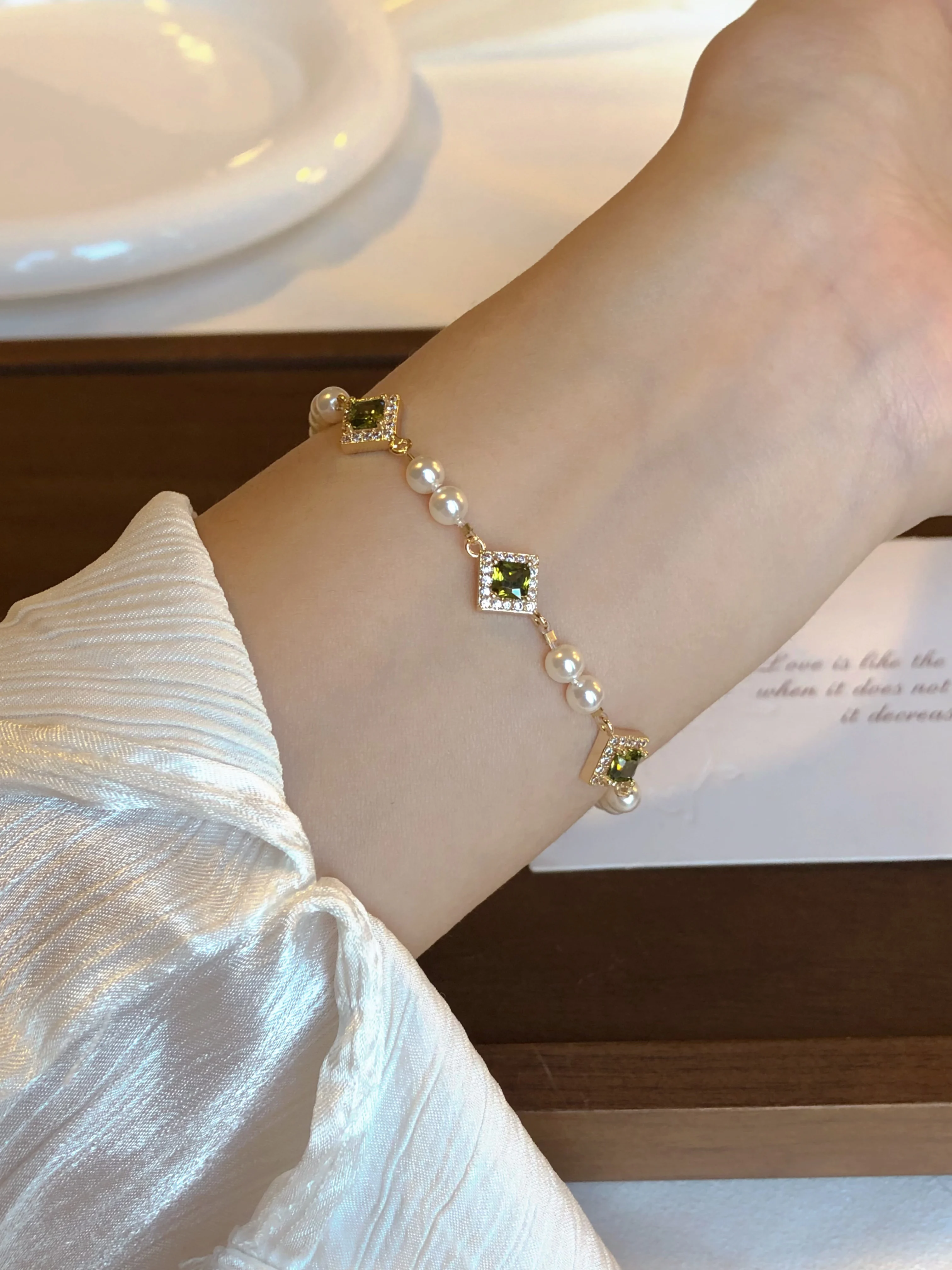 

Elegant Light Luxury Women's Bracelet with Natural Pearl Emerald and Zircon for Elegant Temperament