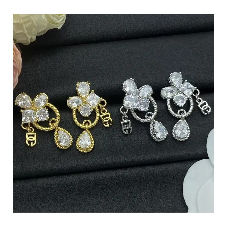 

Du Jiannian's New Letter Full Diamond Stud Earrings Women's Fashion Commuter Retro Earrings Earrings