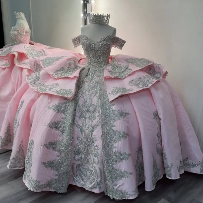 Vestido quinceanera rosa, ombro de fora, renda, cristal, glitter, decalque, cauda longa, arco, vestidos de 15 quinceanera ﻿ Personalizar