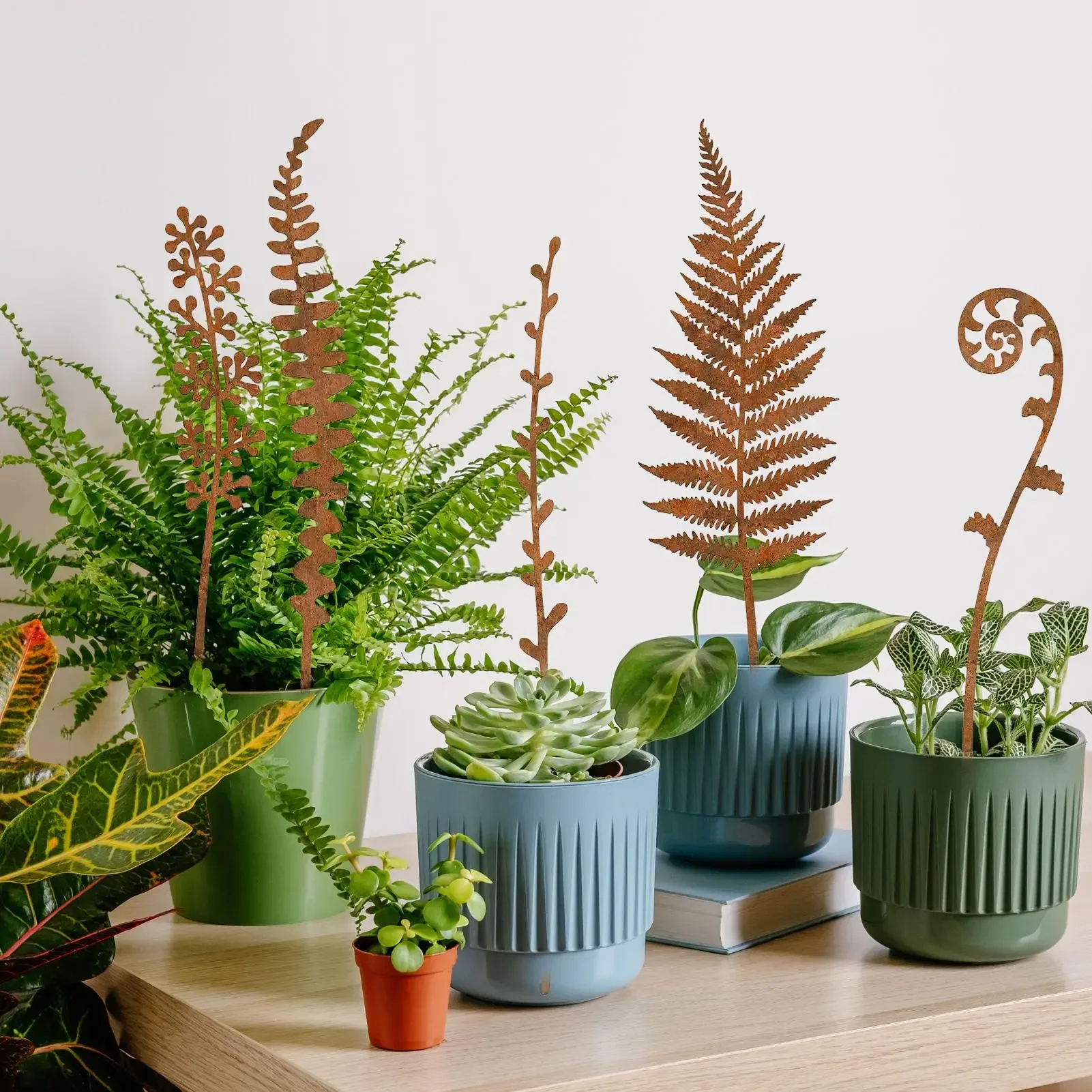 5 pieces Rusty Fern Leaves Garden Stake Metal Bouquet Rusted Metal Plant Stake Outdoor Garden Art Home and Garden Decor Ornament