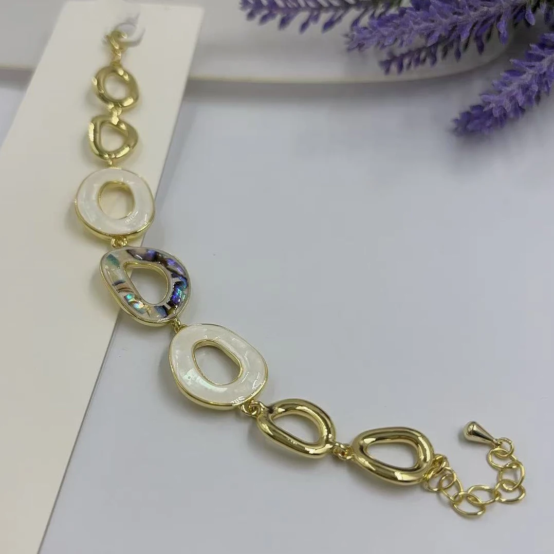 New In Chic Gold Tone Bracelet with Mother-of-Pearl & Iridescent Open Oval Links Women’s Daily Fashion Sliding Knot Jewelry