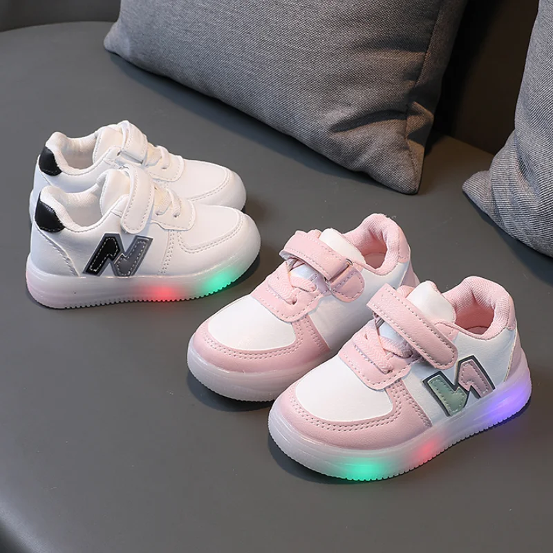 New LED Children Glowing Shoes Baby Luminous Sneakers Boys Lighting Running Shoes Kids Breathable Mesh Sneakers