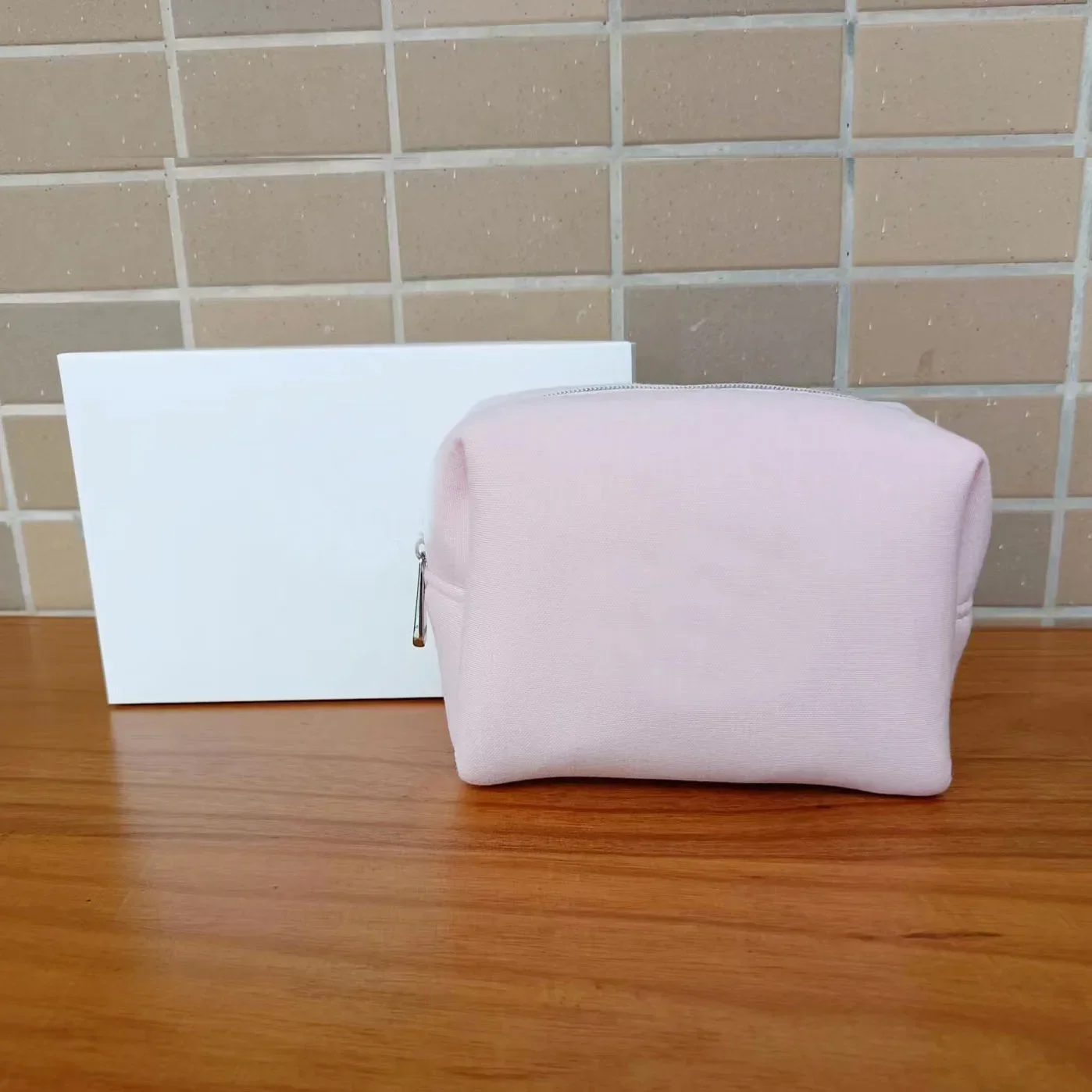 Pink and white fragrance cosmetics storage bag, simple and fashionable space cotton makeup in hand