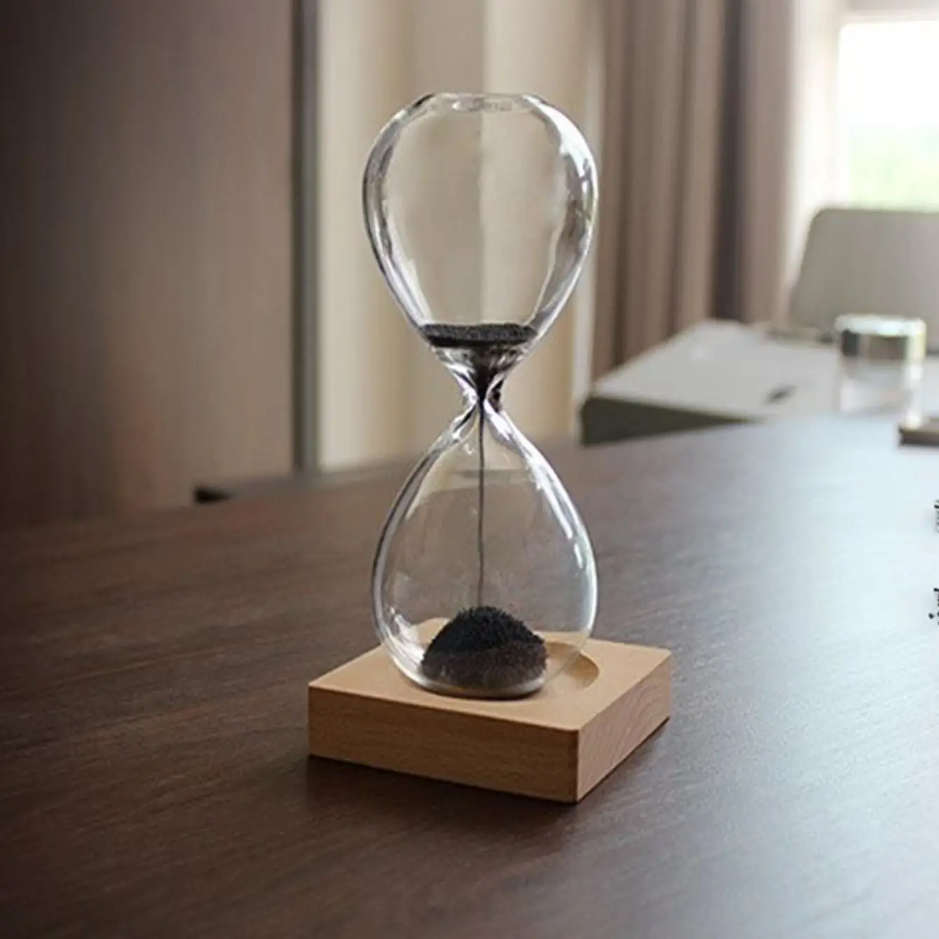 ood+glass + Iron Powder Sand Flowering Magnetic Hourglass With Packaging Hourglasses 13.5 * 5.5cm Wooden Seat Gift Presents