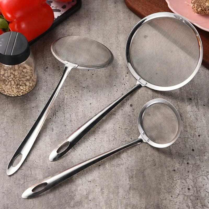 1Pc Filter Oil Skimmer Frying Pan Less Oil Spoon Oil Filter in Stainless Steel Hot Pot Spoon Filter Spoon Strainer Kitchen Tools