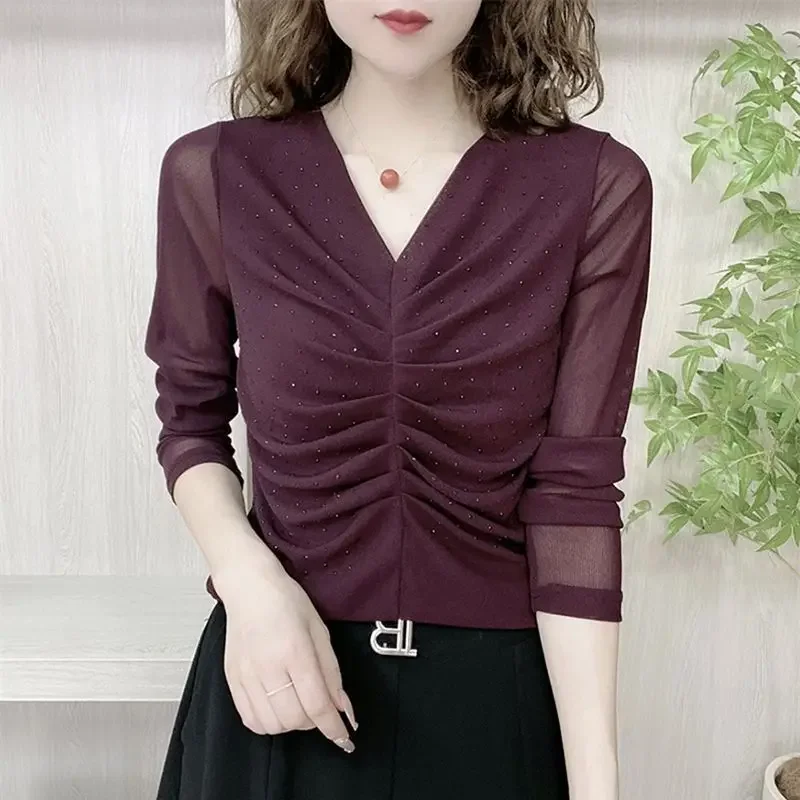 New Autumn Internet Celebrity Hottest Mesh Splicing Base Shirt Women Fashion Age-reducing Temperament High-end V-neck Inner Top