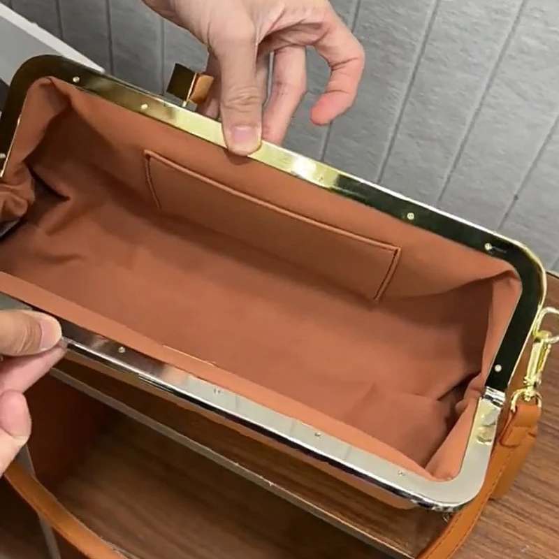 حقائب سهرة لا بوشيت صالون كلاتش للنساء، حقائب يد ومحافظ فاخرة بتصميم جديد لعام 2025، مصنوعة من مادة البولي يوريثان، بإطار معدني طويل وأشرطة سلسلة تحت الإبط، حقيبة كتف جودة عالية ًالشحن مجانا وصول الشحن السريع #6