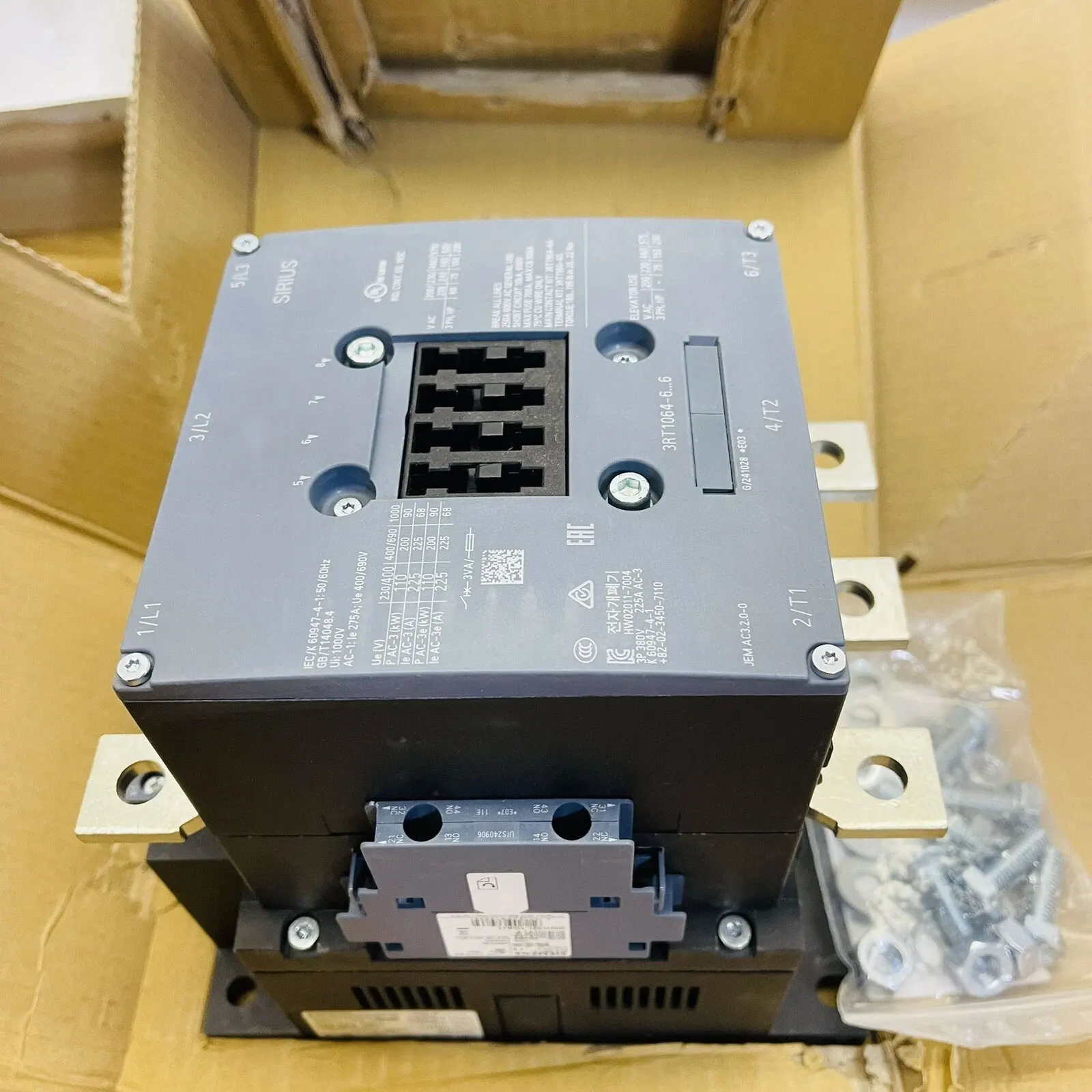 

Brand New 3RT1064-6LA06 3RT1064-6NB36 3RT1064-6NF36 3RT1064-6NP36 3RT1064-6PF35 Warranty One-year
