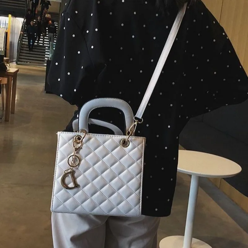 New Fashion Luxury Design Tote Bags for Women Handbags Ladies Shoulder Bags Trending Lingge Chain Crossbody Bag and Purse image 3