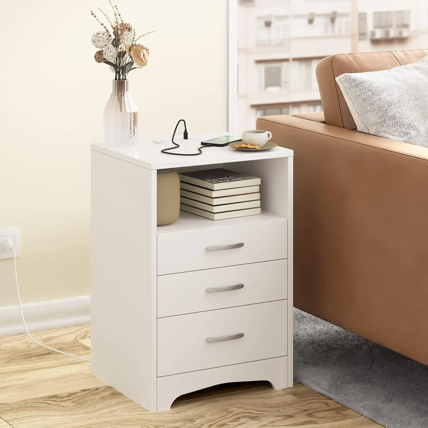 Nightstand สีขาวกับสถานีชาร์จ, โต๊ะข้างทันสมัย3ลิ้นชัก, ตู้ลิ้นชักไม้ยืนข้างเตียงโต๊ะใหม่