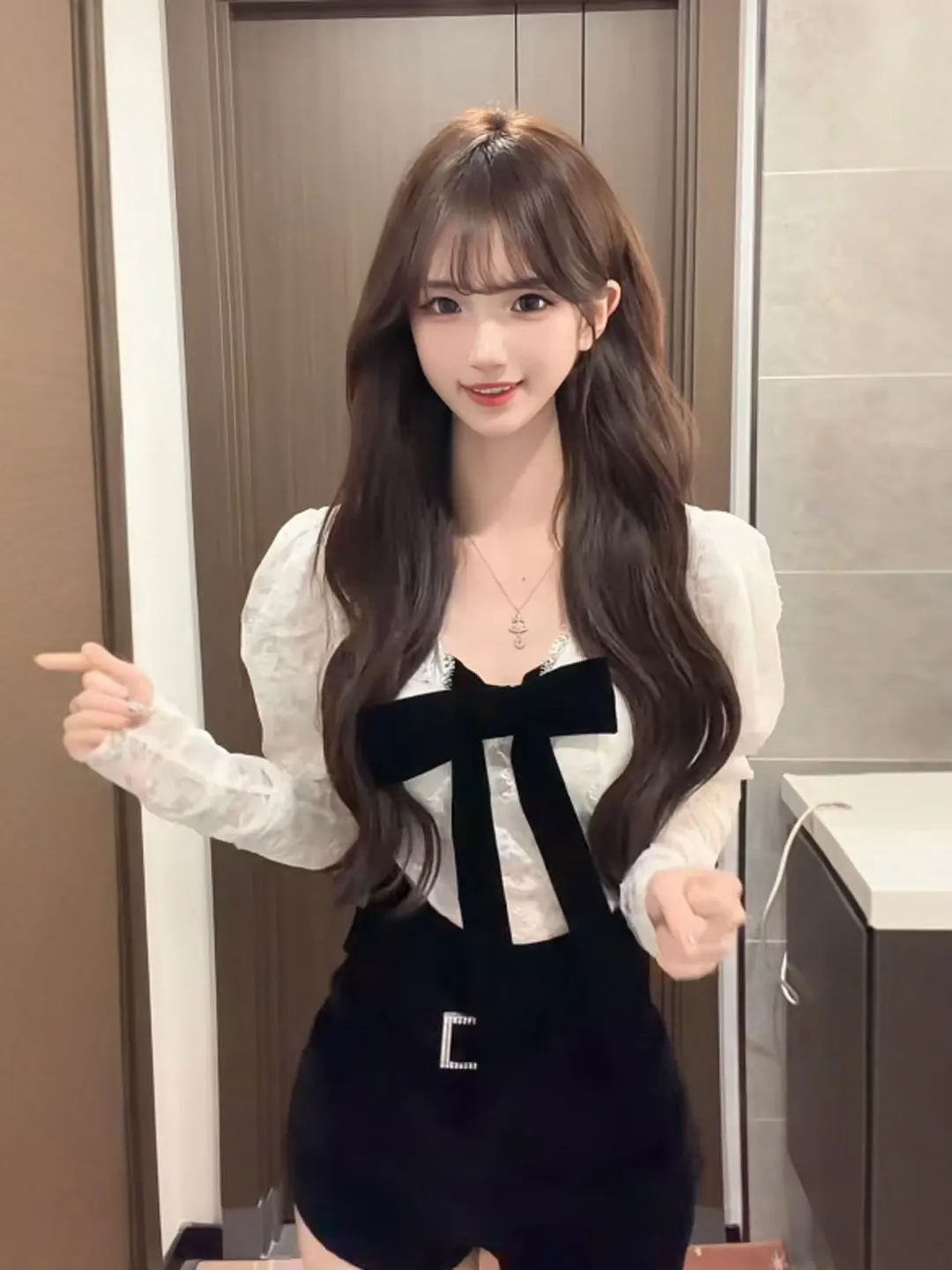 

Нежный Ветер: Уникальный, Супермилый Комплект из Двух Предметов — Топ и Ботинки. Антивозрастной, Полный Комплект. Модный Женский Наряд OOTD Весна 2026.