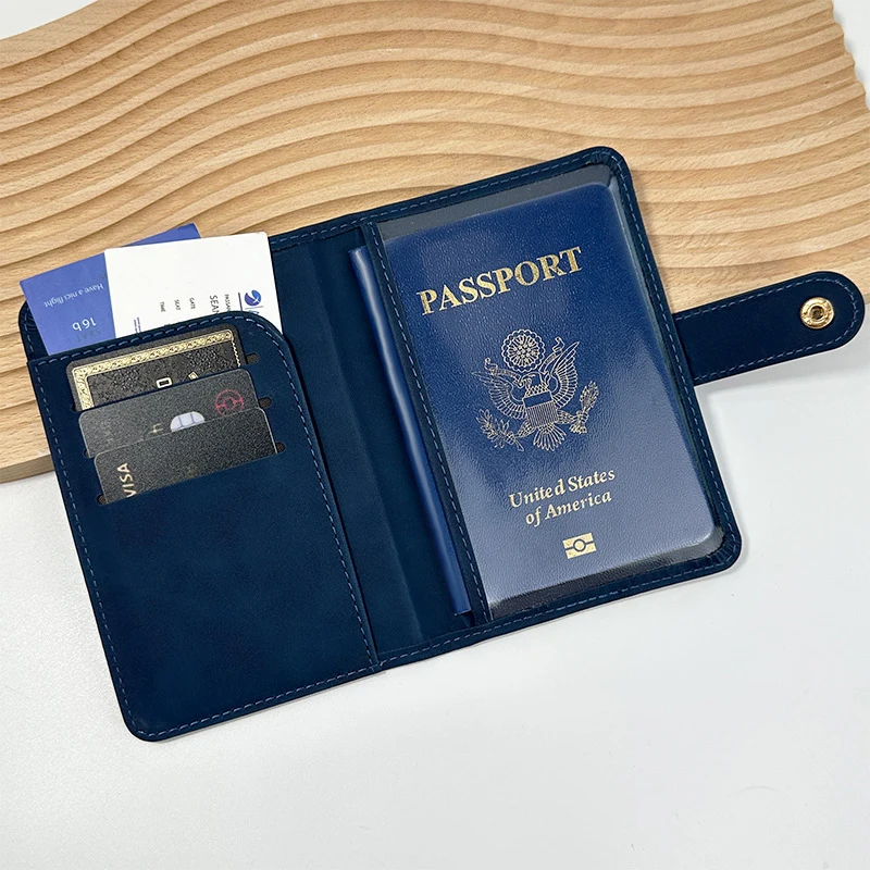 Nuovo portafoglio per passaporto con chiusura multifunzionale Porta carte di credito multi-carta in pelle PU Porta passaporto con logo dorato per aereo Cas