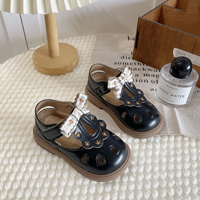 Princess Girls Leather Sandals with Bow 2026 New Summer Toddler Closed-toe Beach Shoes Non-slip Classic Retro School Party Shoes