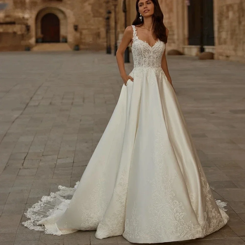 맞춤형 라인 새틴 웨딩 드레스 레이스 Appliqued 비치 신부 가운 버튼 백 Vestidos de Novia