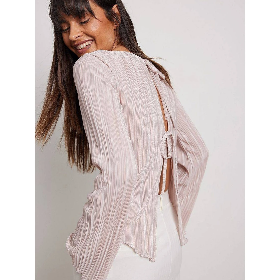 

Elegant Pleated Short Shirt Women's Summer 2025 Slim Fit Bell Sleeve Back Strap Design Fashionable Casual Basic Style