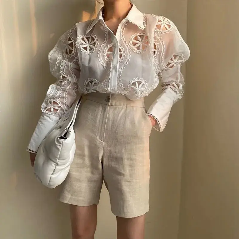 New 2023 Spring and Autumn Women\'s Shirt Collar Lace Retro Hollow Western Style Shirt Long Sleeved White Lace Sunscreen Tops