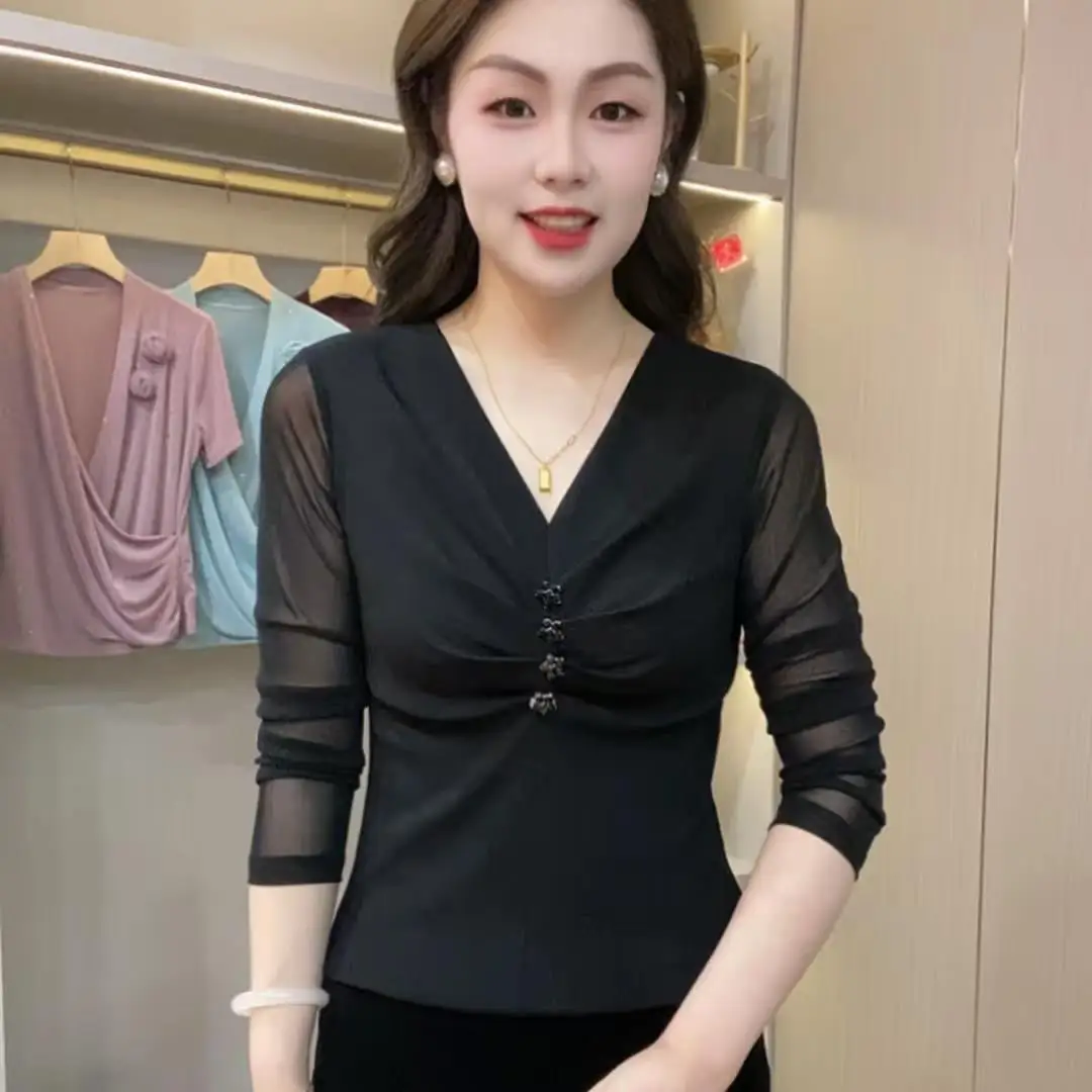 Early Autumn Faionable Mommy Sle V-Ne Button Elastic Me Base irt Long Sve 2025 New Ele Youthful Versatile T-...