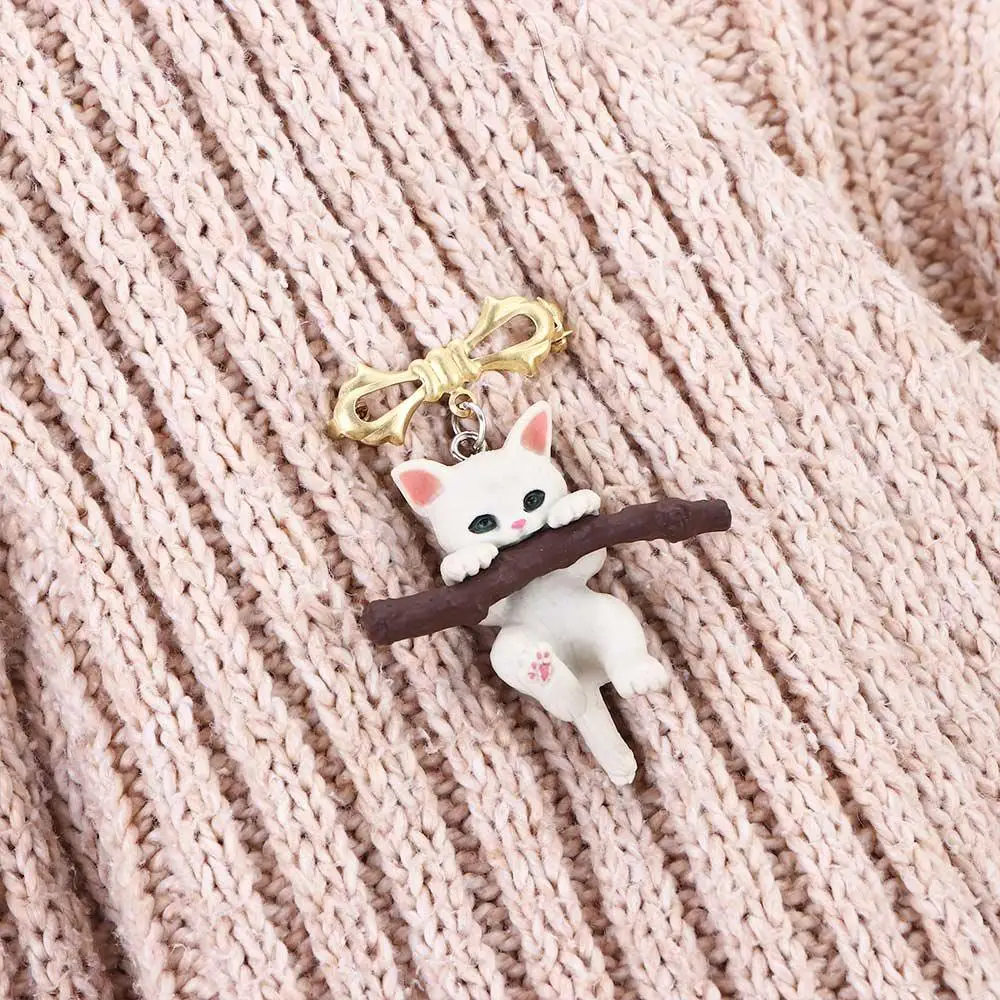 Cute 3D Cat Brooches Kawaii Hanging Kitten Lapel Pins Clothes Backpack Jackets Decoration  Women Jewelry Gifts