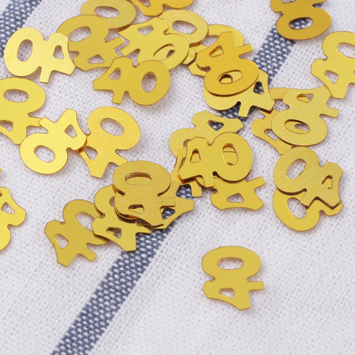 

1200Pcs Golden 40 Number Confetti Reusable Party Decorations for Birthday Anniversary Events Number Confetti