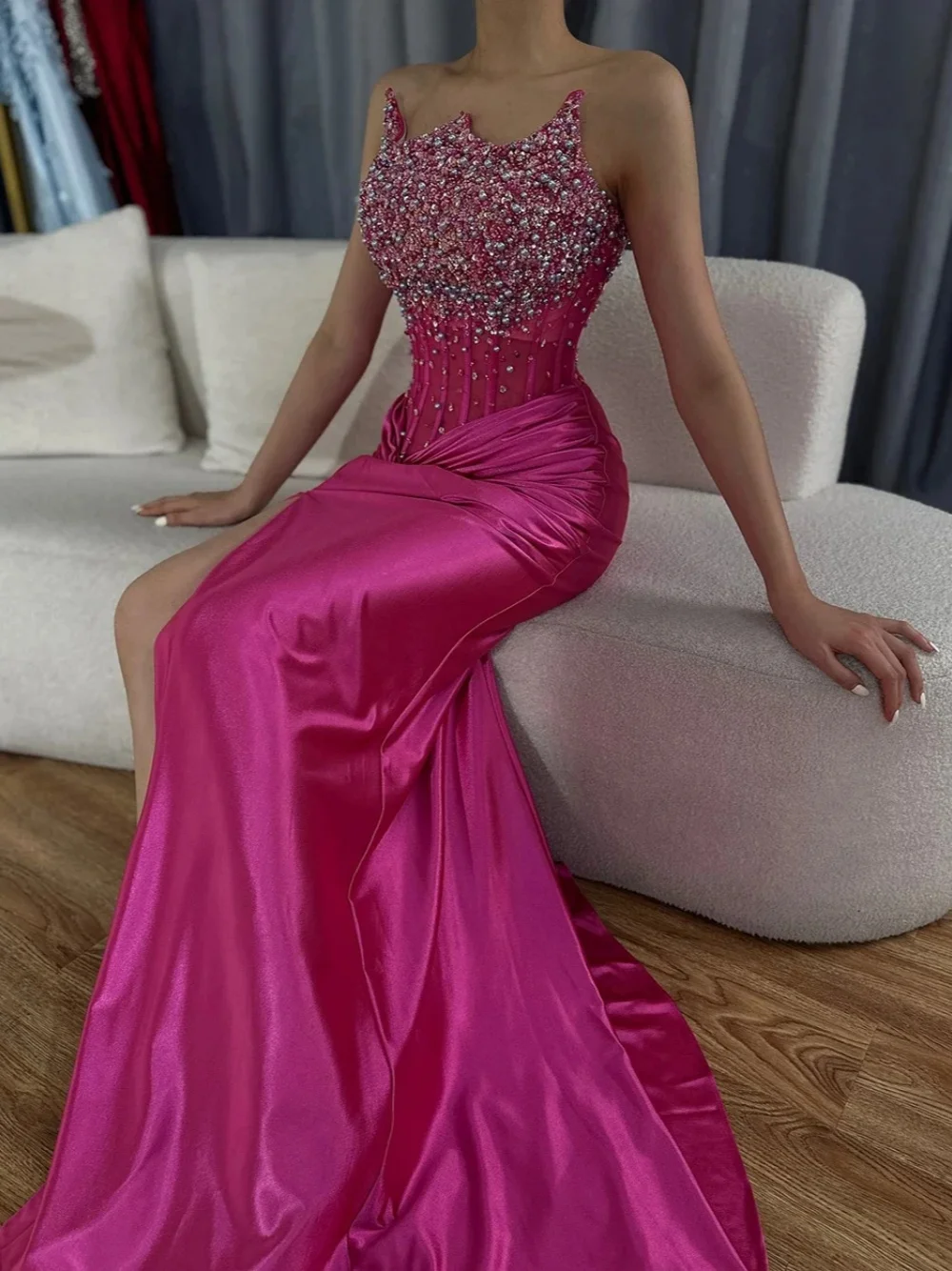 فستان سهرة حورية البحر رائع بدون حمالات بدون أكمام لؤلؤ كريستال فساتين حفلات عالية الانقسام طول الأرض فساتين الحفلات حسب الطلب