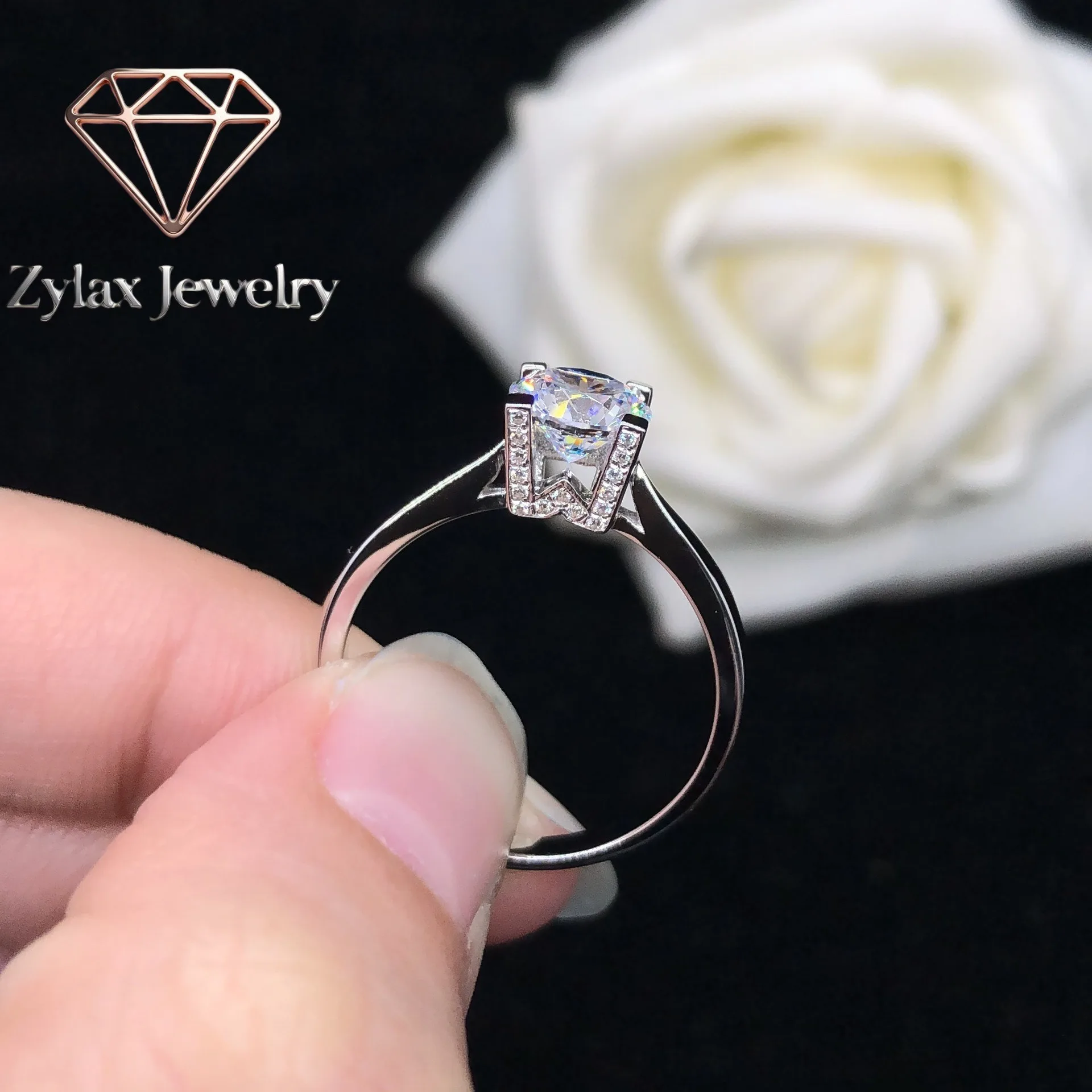 

Zylax Jewelry Classic 4-Prong 1ct Moissanite Ring for Women - PT950 Platinum, Solid Craft, Sleek Silhouette, Understated Luxury