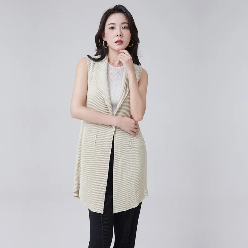 

Miyake Versatile Solid Color Pleated Vest Suit Collar Sleeveless Single Button Coat Summer 2025 Women's Stylish Casual Top