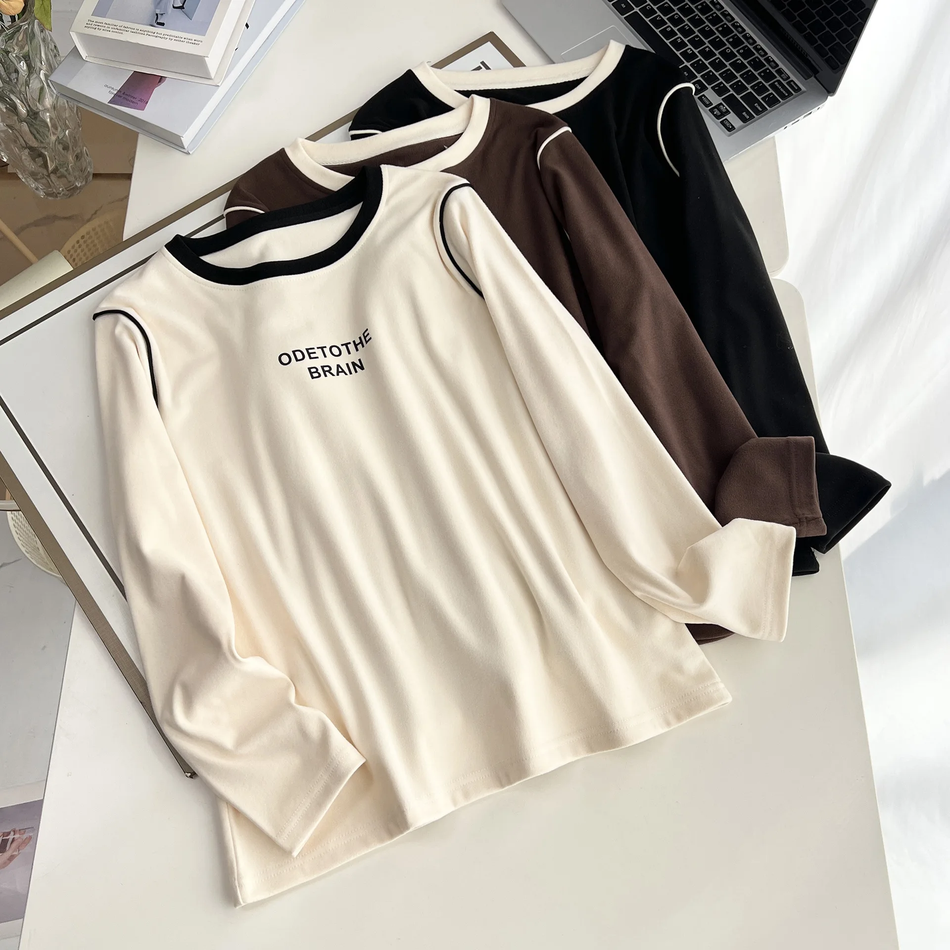 T-shirt da donna XXXXL moda taglie forti autunno e inverno nuova semplice stampata piccola lettera ispessita DE velluto caldo top 2531