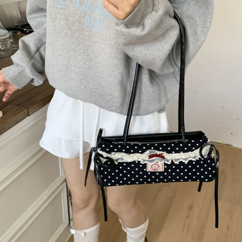 

Черная сумка-багет в корейском стиле, модная сумка на плечо с кружевом, повседневная сумка на молнии для города, трендовый дизайн с бантом, женская сумка через плечо