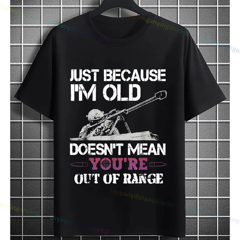 Koszulka z grafiką snajpera z napisem: "Yeah I Shoot Like a Girl", 100% bawełna, krótki rękaw, okrągły dekolt, styl streetwear, humorystyczna koszulka.