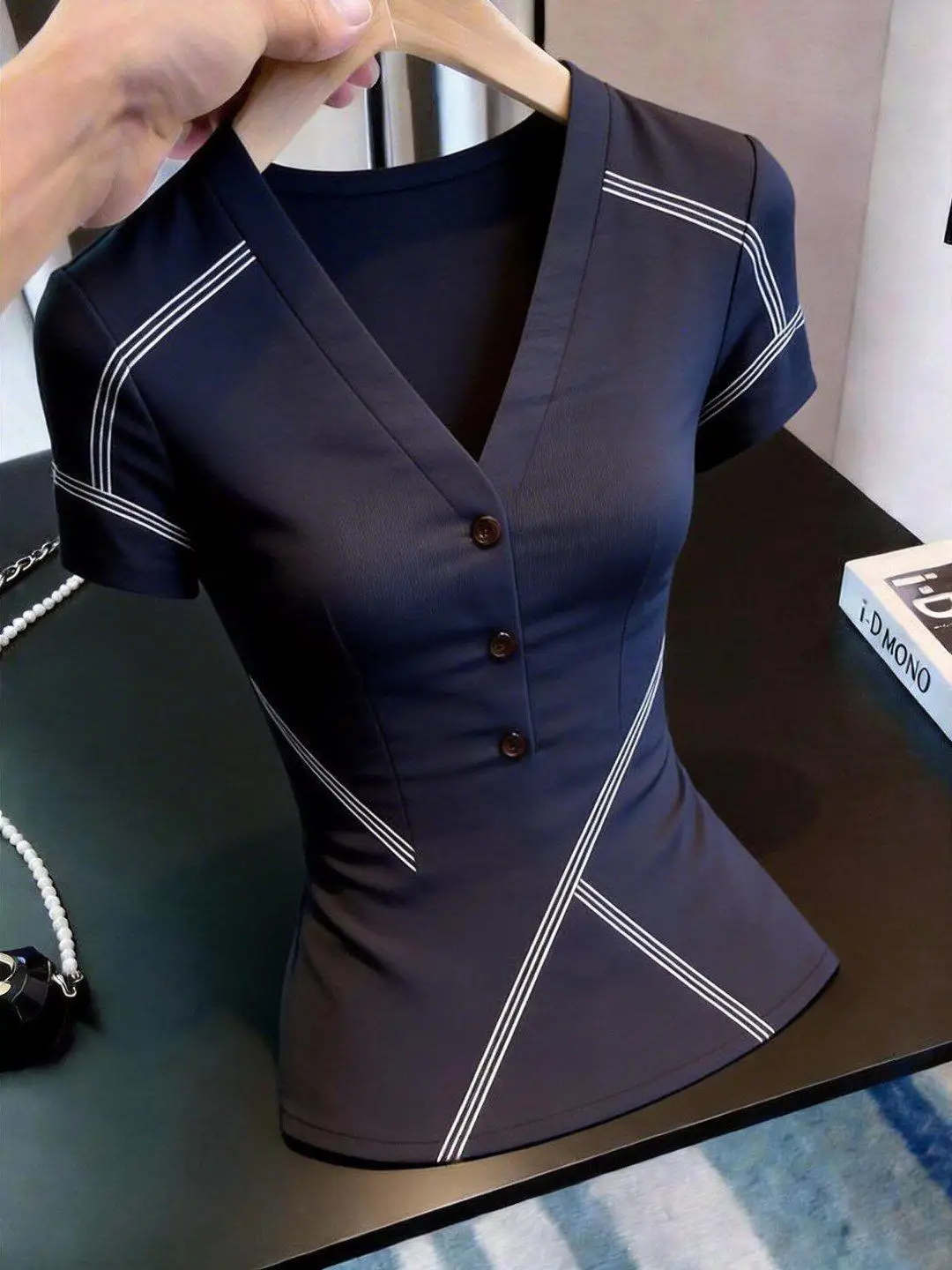 

Retro V-Neck Short Sleeve Women's Top Slimming High-End Commute Style Age-Defying Versatile Summer New Arrival T-Shirt