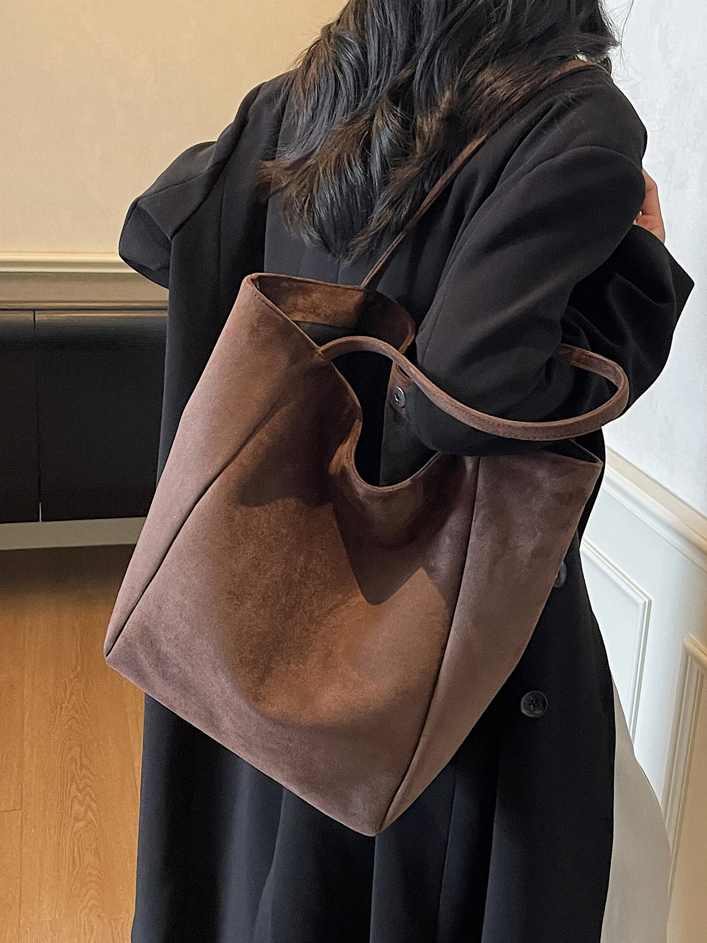 

Большая вместительная женская сумка из искусственной замши, осенняя новинка, корейский стиль, матовые сумки на одно плечо, однотонная модная винтажная сумка-тоут