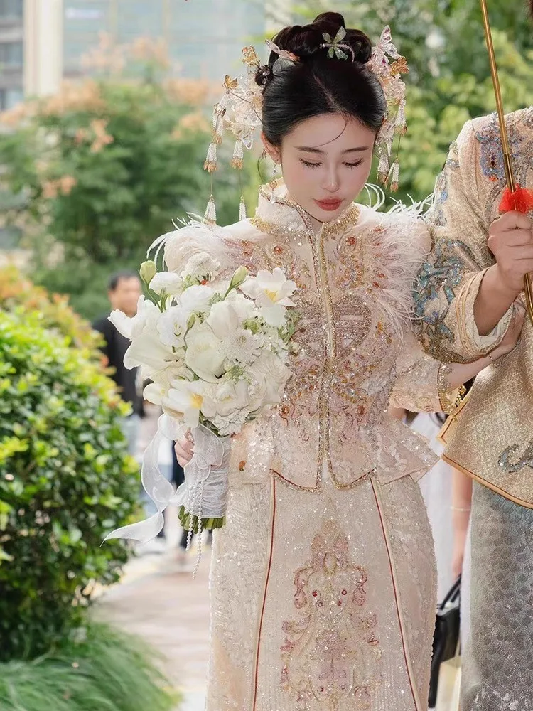 A new champagne-colored golden wedding dress with Chinese gauze is now available It's large-sized