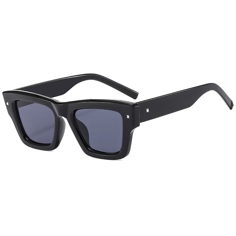 Gafas de sol cuadradas irregulares para hombre y mujer, lentes Retro con remaches de tendencia, gafas de lujo, tonos UV400, gafas de sol azules,