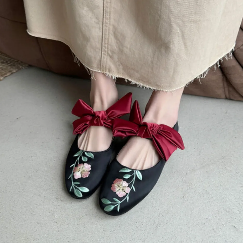 Women's Shoes Single Shoes Shallow Mouth Embroidered National Style Single Round Head with Bow and Word Buckle Silk