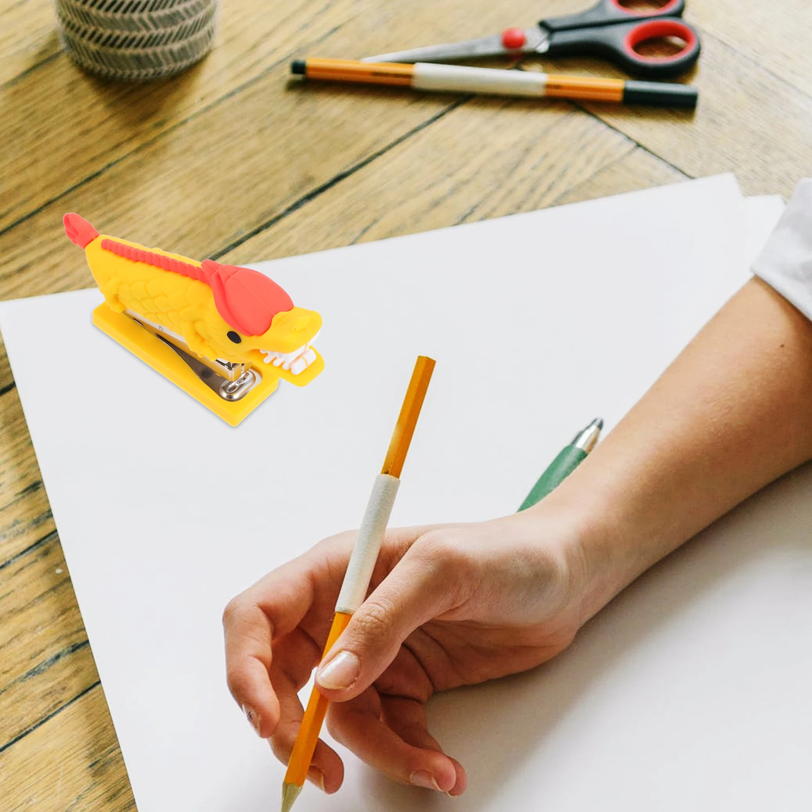 

Mini Cute Dragon Stapler Portable Compact Office Supplies Stainless Steel Staples for Students Kids Desk Accessories