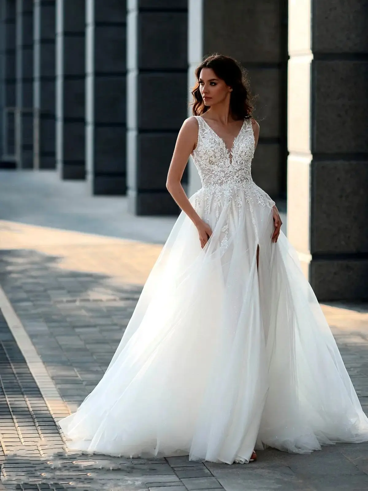 

V Neck Wedding Dresses Women Side Slit Sleeveless Beach Gowns Lace Beaded Open Back Party Guest Vestidos De Novia Customized