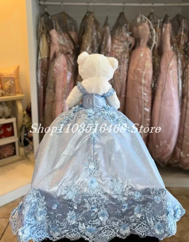 Vestido personalizado de oso de peluche para quinceañeras, azul cielo, sin tirantes, con volantes, delicados apliques florales, enlaces especiales personalizados