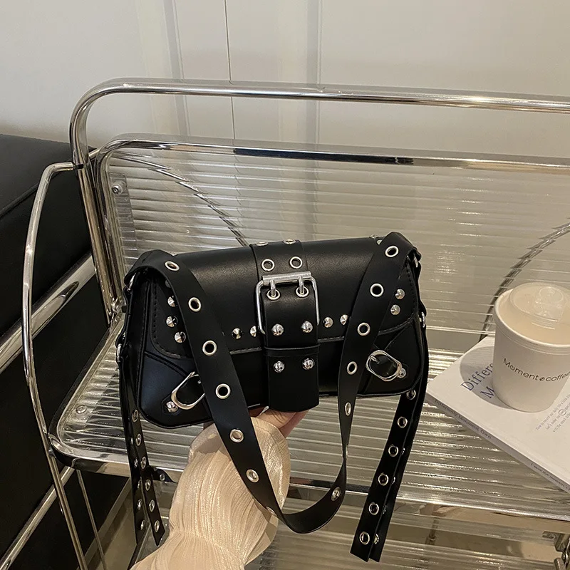 

2025 new autumn and winter shoulder bag retro and simple women's niche design casual and stylish small square handbag