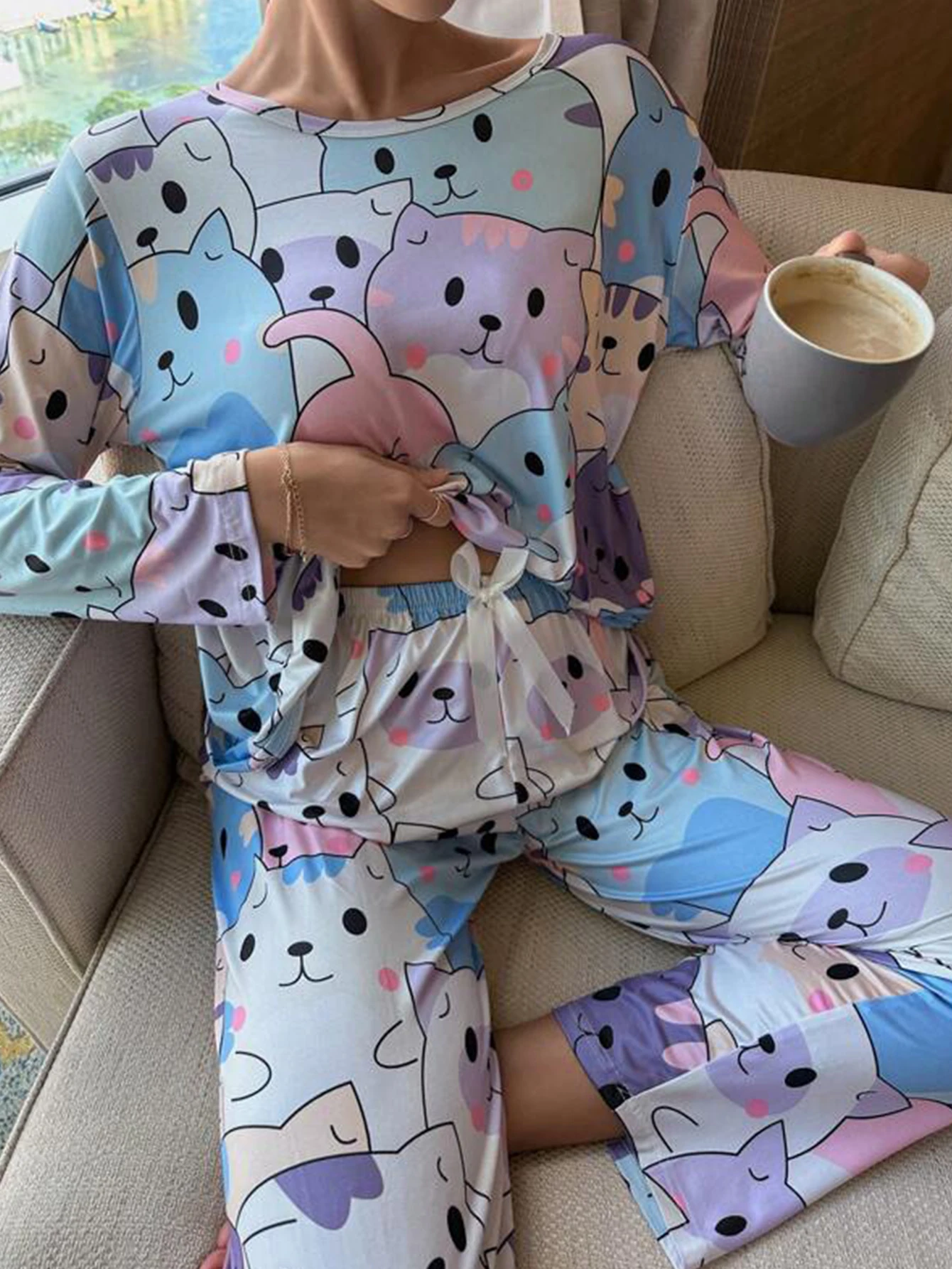 Allover Prints Cartoon Cat Women Pajama Set Long Sleeves Crew Neck Top Elastic Tied Bow Pants Sleepwear Set Casual Autumn