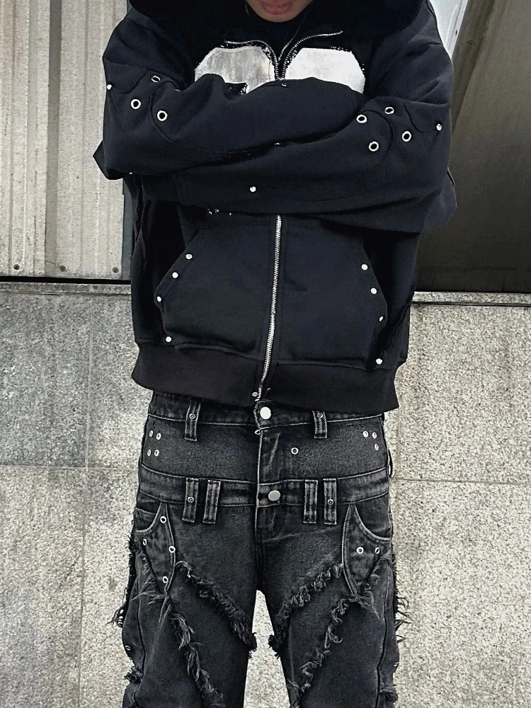 Trendige Kapuzenjacke mit amerikanischem Retro-Print, locker geschnitten, lässig, mit Metallverzierungen.