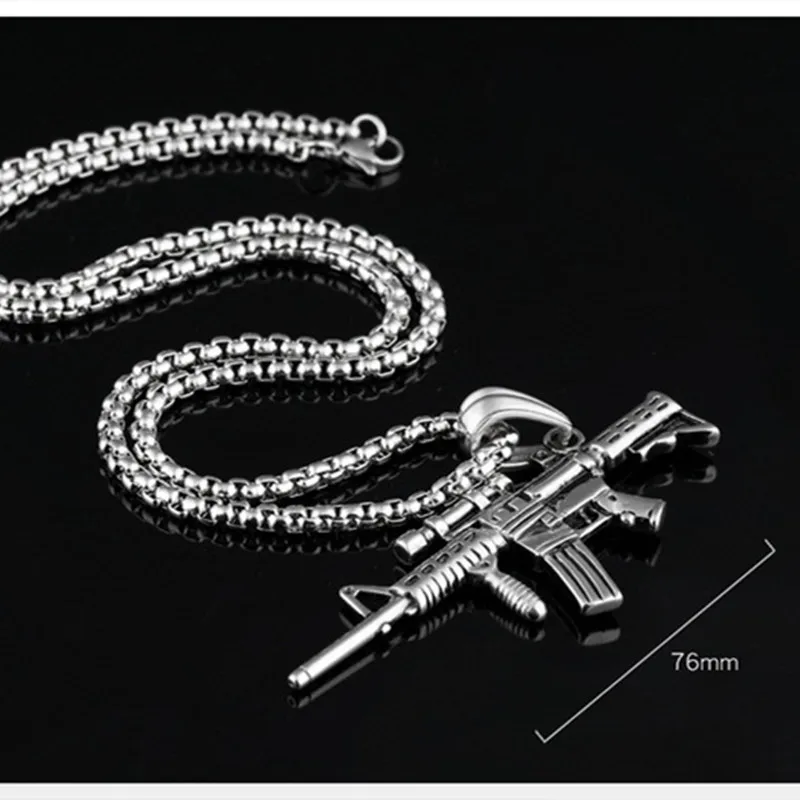 Europe And America Submachine Gun Pendant Necklace Horsewhip Chain Steel Choker Men'S Jewelry Decoration Military Fan New 20223