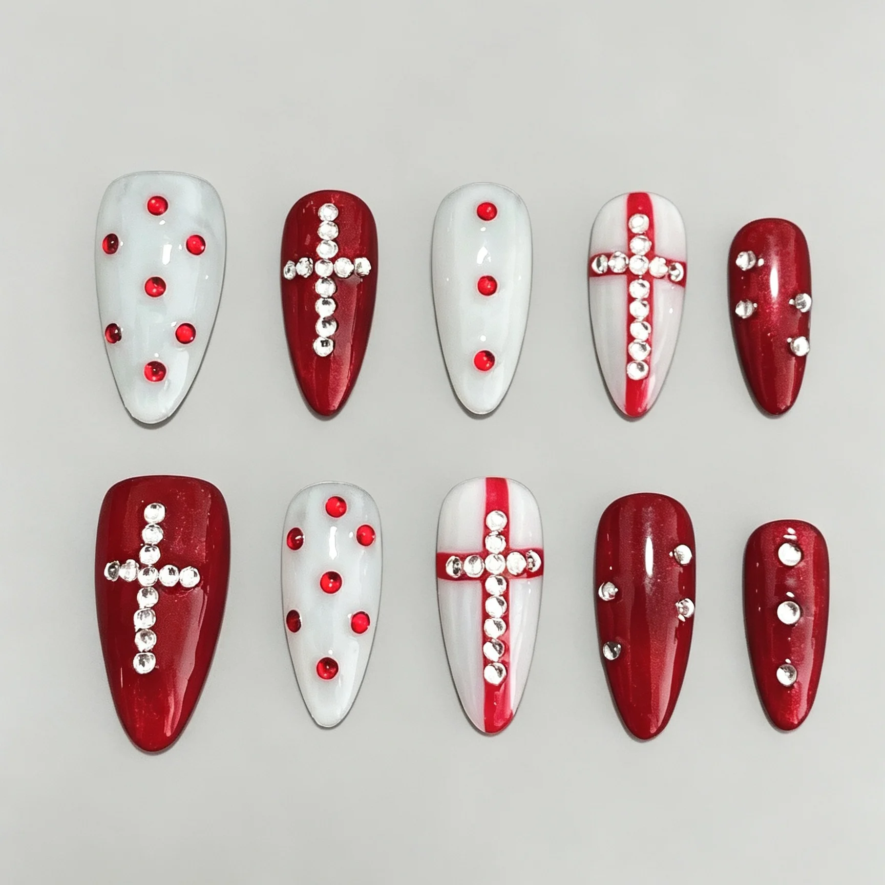 Lot de 10 faux ongles à presser en forme d'amande, avec strass croix rouge et blanc, style Y2K cool, faits main et réutilisables