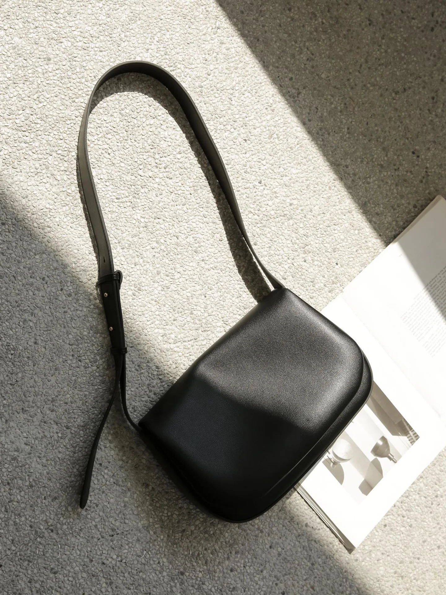 

Ouang2025 Осень-зима Новая высококачественная седельная сумка из воловьей кожи с широким плечевым ремнем и наклонным крестом для поездок на работу...