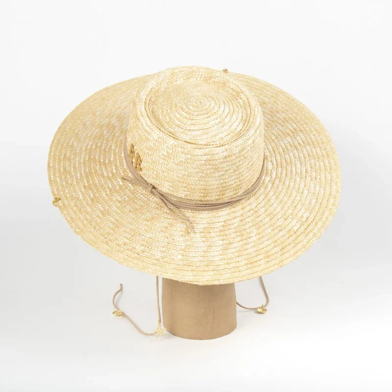 قبعة شمس أنيقة من القش بعامل حماية من الأشعة فوق البنفسجية 50+ مع إطار معدني وحزام ذقن قابل للتعديل - قبعة شاطئ صيفية قابلة للطي للنساء